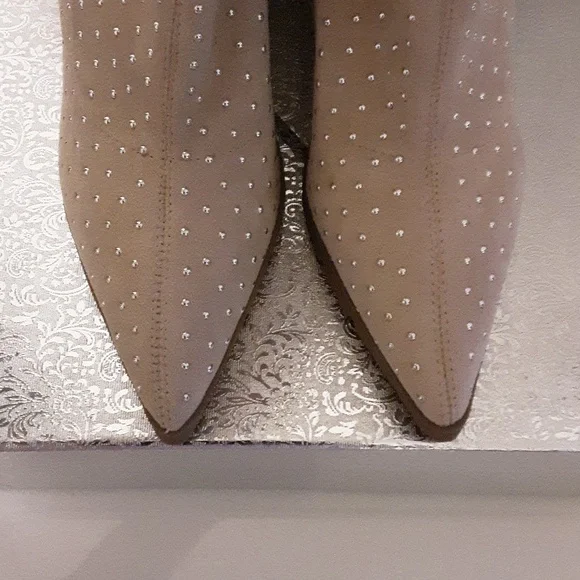CHARLES Women's Tan Suede Studded Heeled Boots Size 7M. - Picture 3 of 10